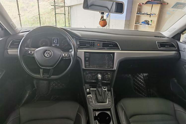 Used Volkswagen Lamando 2019 280TSI DSG Comfort Edition China VI standard Interior 3