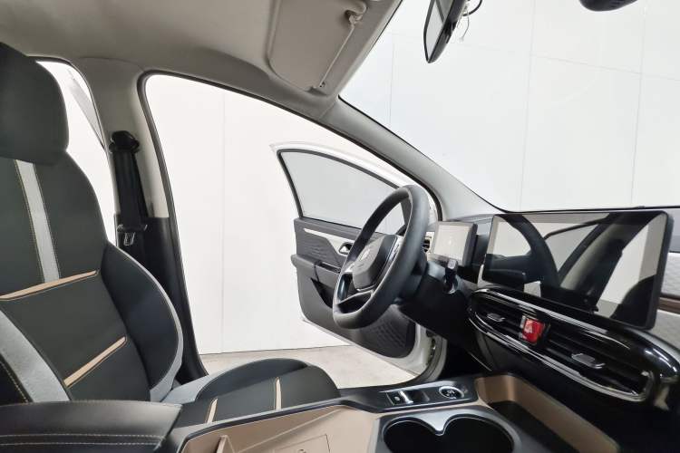 Used SOL E10X 2023 301 km Four-Leaf Clover 36 kW