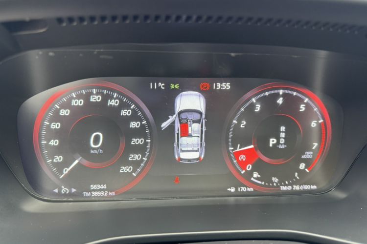 Used Volvo XC40 2021 T4 4x4 SmartDrive Fashion Edition Odometer Close Up