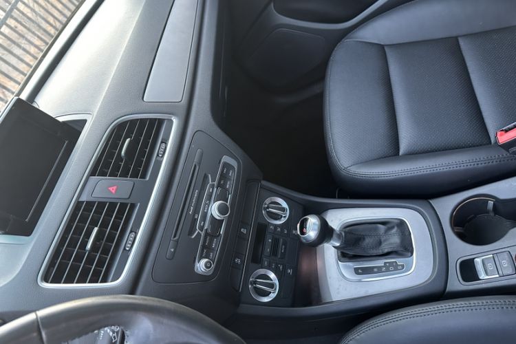 Used Audi Q3 2015 30 TFSI Ambition Edition Gear Lever