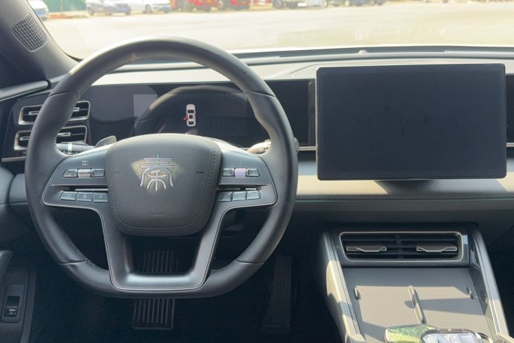 Used BYD Qin L 2025 DM-i Smart Drive 80KM Leading Model
