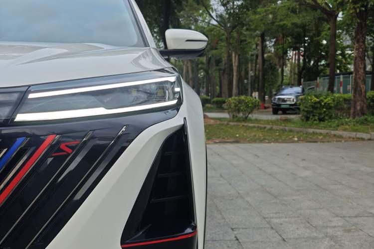 Used CHANGAN CS75 PLUS 2022 2nd Generation 1.5T Automatic Luxury Edition Left Front Headlight