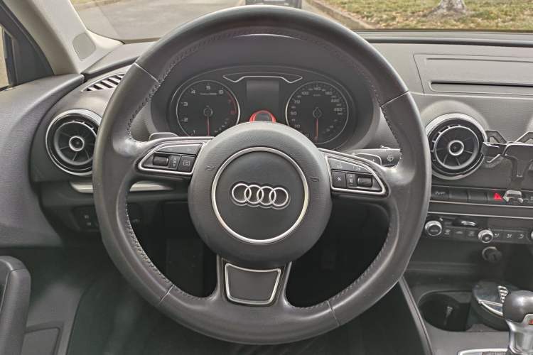 Used Audi A3 2014 Limousine 40 TFSI S line Comfort Model
