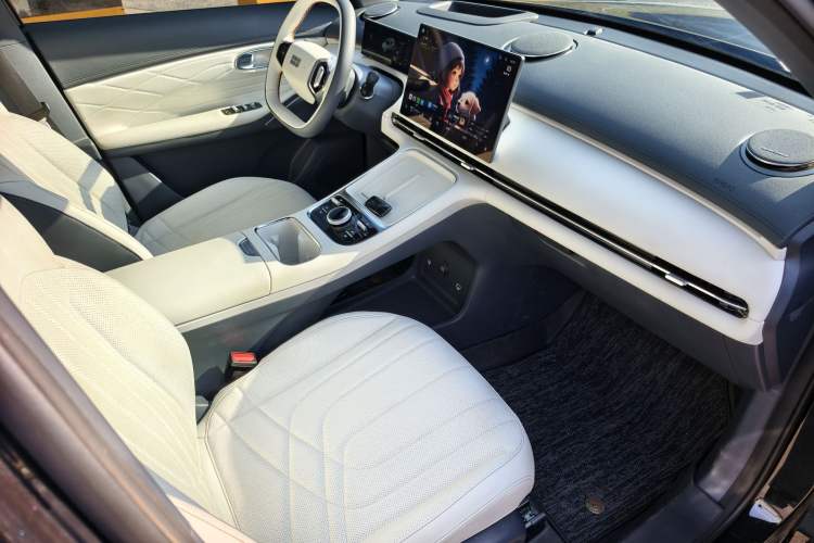 Used Geely Galaxy Xingjian 7 EM-i 2025 120km Exploration+ Version Interior 3