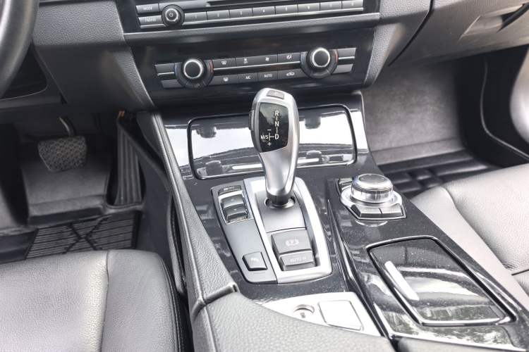 Used BMW 5 Series 2014 520Li Elegant Model
