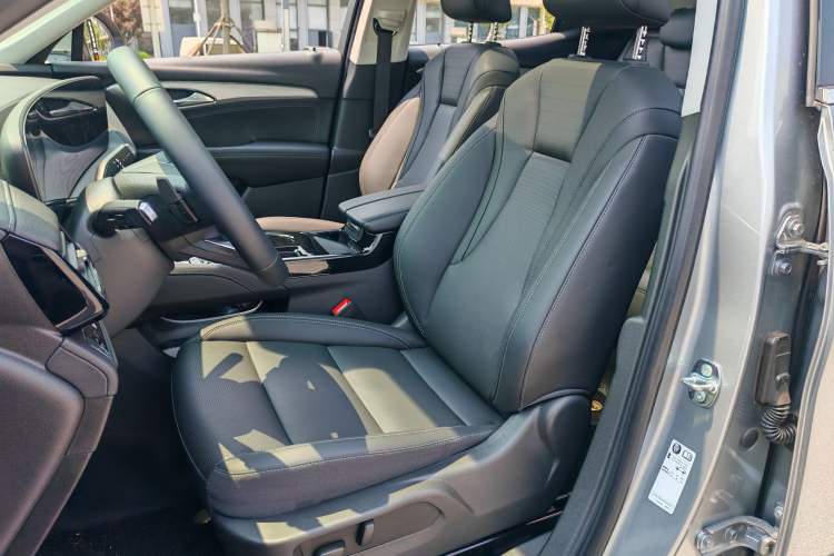 Used Buick Envision 2025 25T Entry-Grade Platinum Edition Left Front Seat