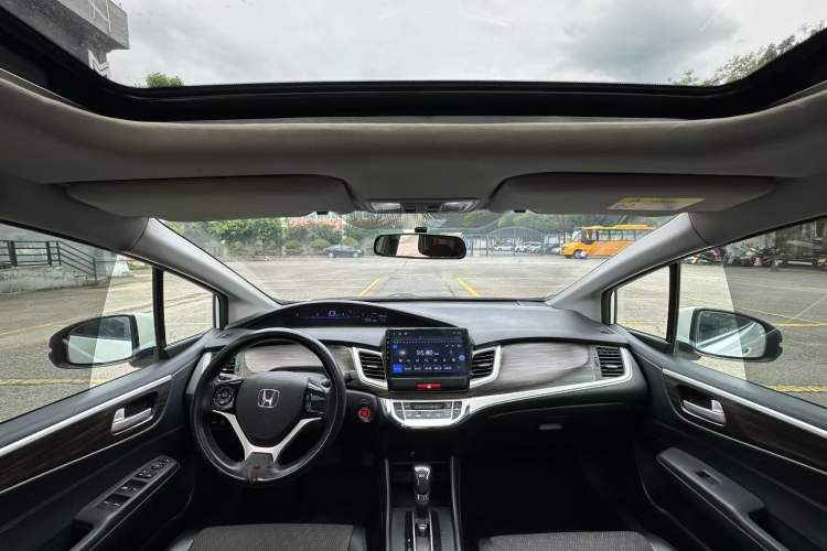 Used Honda Jade 2017 1.8L automatic Comfort version 5 seats
