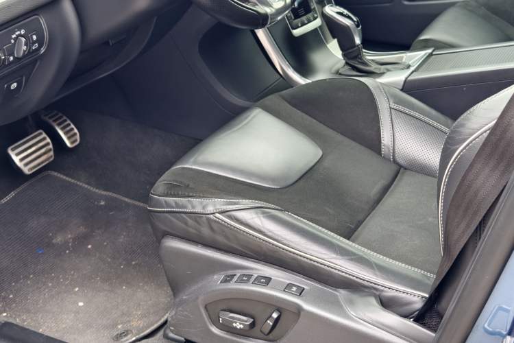 Used Volvo XC60 2017 T5 AWD Personalized Sport Upgrade Edition