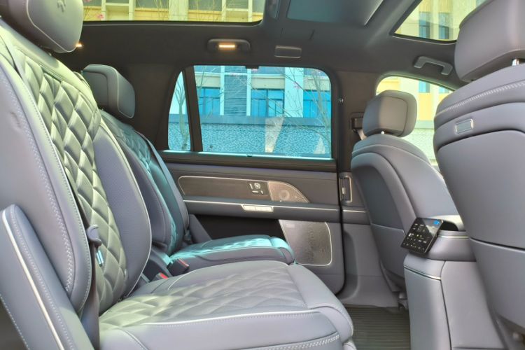 Used Nio ES8 2026 Model 6-seat Executive Signature Edition Interior 2