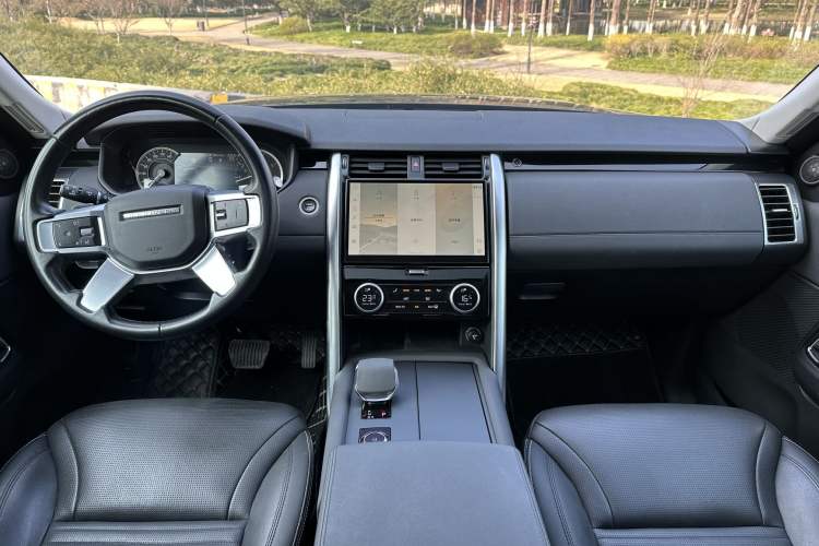 Used Land Rover Discovery 2023 300PS S