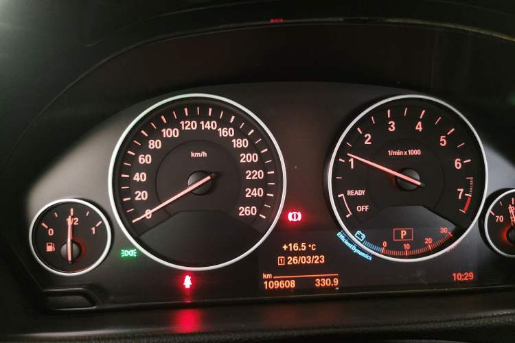 Used BMW 3 Series 2018 320Li Fashion Model Odometer Close Up