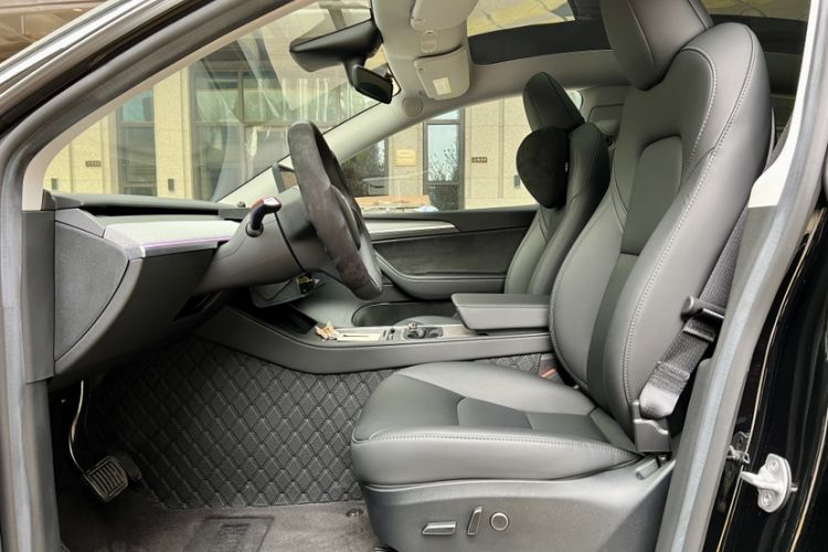 Used Tesla Model Y 2023 Rear-Wheel-Drive Version Interior 7