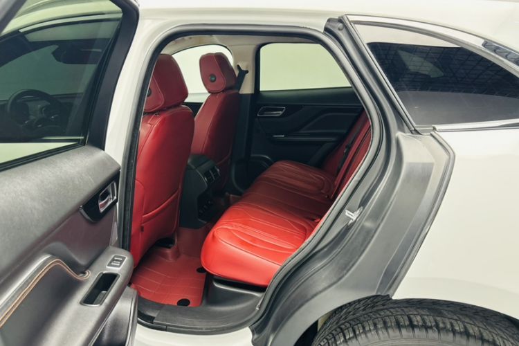 Used Jaguar F-PACE 2018 2.0T Two-Wheel Drive Urban Deluxe Edition Interior 2