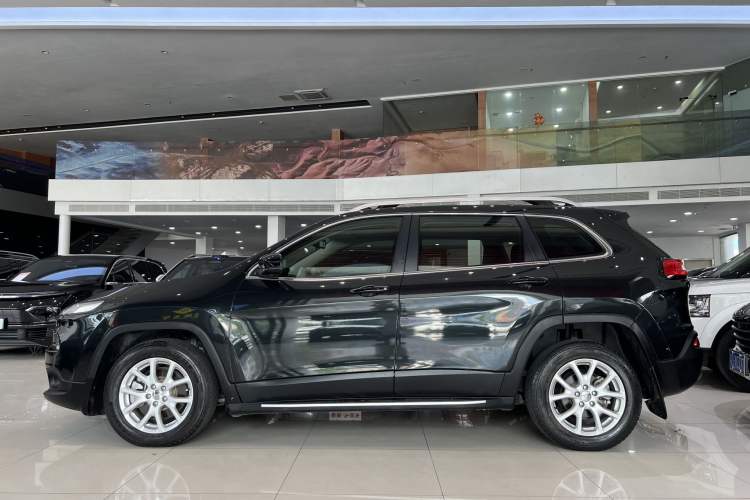 Used Jeep Cherokee 2017 2.0L Superior Edition