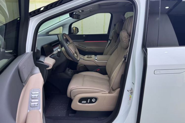 Used XPeng X9 2025 740 Ultra-Long Range Max
