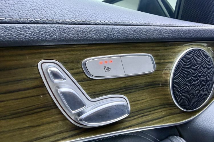 Used Mercedes-Benz GLC 2018 Facelift GLC 260 4MATIC Luxury Edition Interior 9