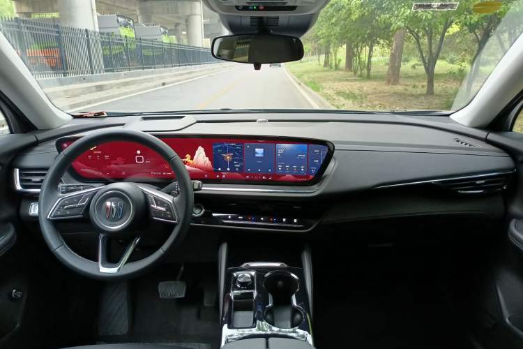 Used Buick Envision 2025 25T Entry-Grade Platinum Edition Interior 1