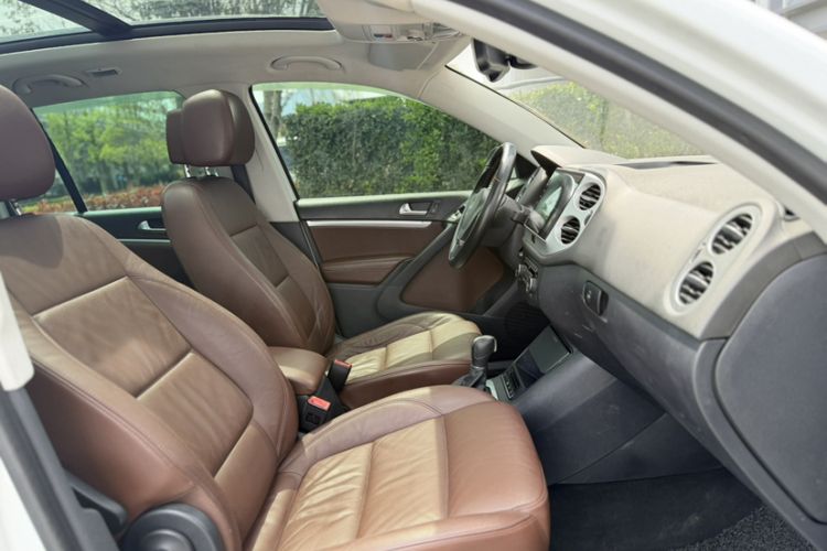 Used Volkswagen Tiguan 2015 2.0 TSI Comfort Edition Interior 6