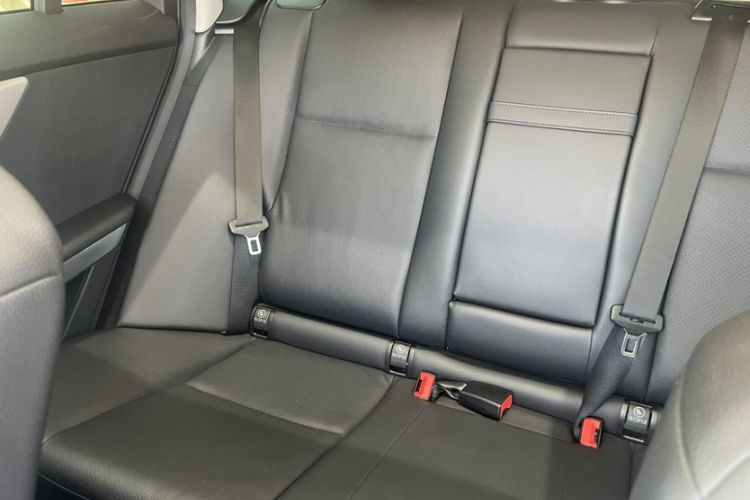 Used Mercedes-Benz GLK-Class 2013 GLK 300 4MATIC Dynamic Sunroof Model Interior 9