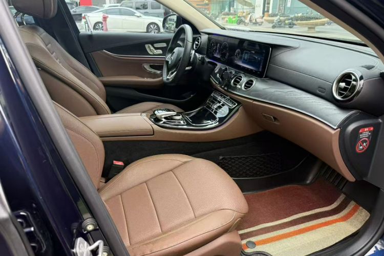 Used Mercedes-Benz E-Class 2016 E 300 L Sporty and Stylish Model Interior 4