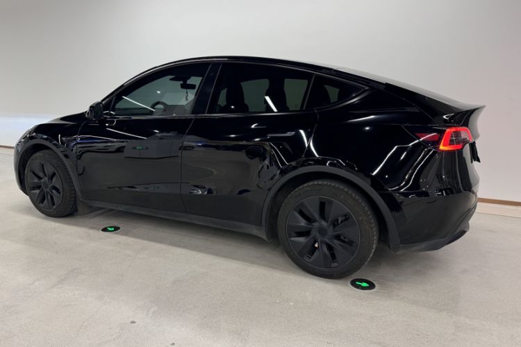 Used Tesla Model Y 2023 Long-Range All-Wheel-Drive Version