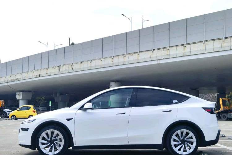 Used Tesla Model Y 2025 Rear-Wheel-Drive Version
