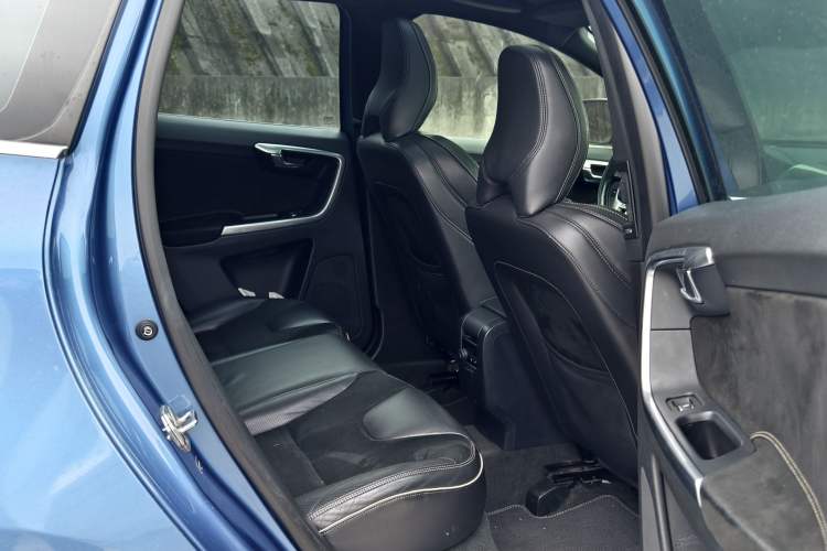 Used Volvo XC60 2017 T5 AWD Personalized Sport Upgrade Edition