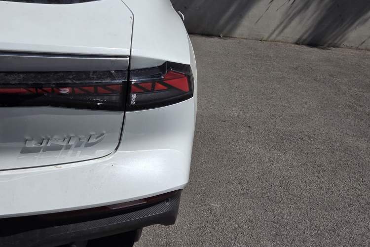 Used CHANGAN UNI-V iDD 2024 Blue Whale Smart Electric iDD 136km ZhiKu Model
