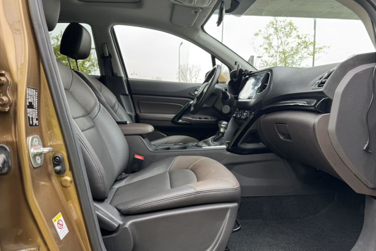 Used GAC Trumpchi GS4 2017 235T Automatic Two-Wheel Drive Luxury Smart Connectivity Version Right Front Seat