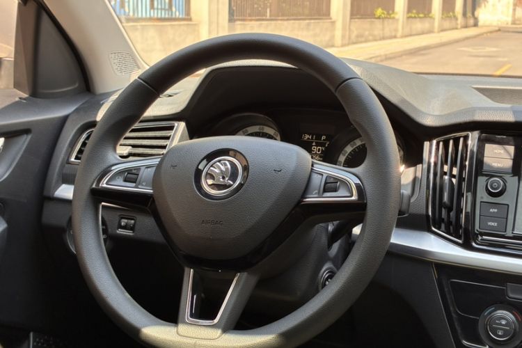 Used Skoda Kamiq 2018 1.5L Automatic Comfort Edition China VI Standard Interior 10