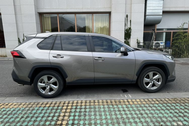 Used Toyota RAV4 2021 2.0L CVT Two-Wheel Drive Fashion PLUS Edition