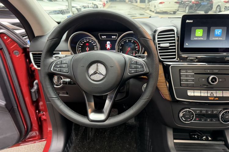 Used Mercedes-Benz GLE Coupe 2018 GLE 320 4MATIC Coupe SUV Interior 10