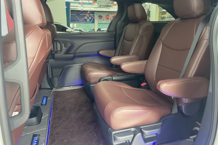 Used Toyota Granvia 2024 2.5L Hybrid Prestige PLUS Four-Wheel Drive Version Interior 1