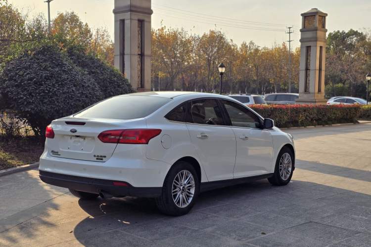 Used Ford Focus 2015 Sedan EcoBoost 180 Automatic Flagship Model