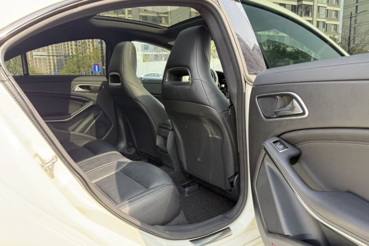 Used Mercedes-Benz CLA 2014 CLA 260 4MATIC Interior 8