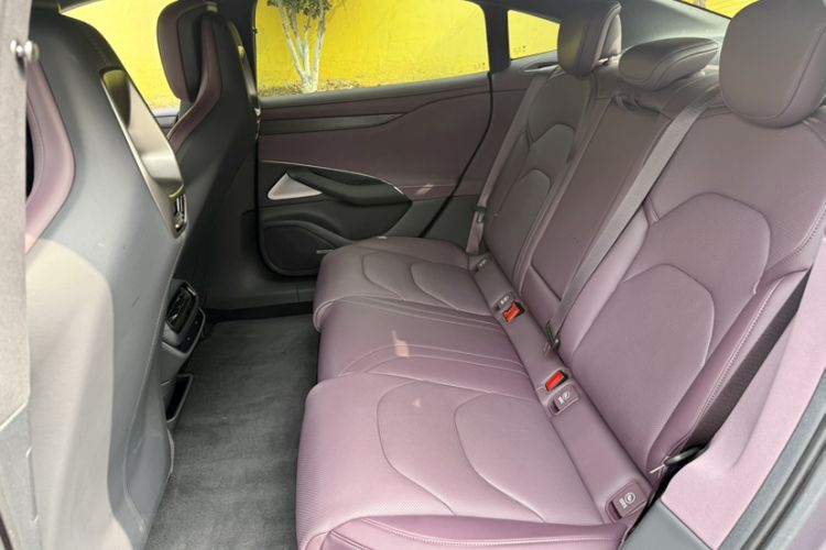 Used Xiaomi Auto SU7 2024 Four-Wheel Drive Ultra-Long Range Advanced Intelligent Driving Max Edition