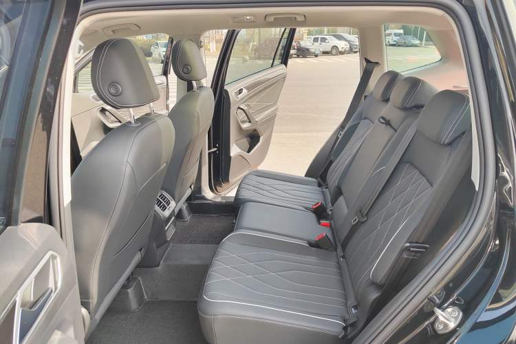 Used Volkswagen Tiguan L 2024 300TSI Automatic Two-Wheel Drive Smart Edition Interior 6