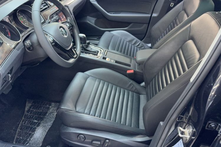 Used Volkswagen Magotan 2019 330TSI DSG Luxury Version China VI Standard Left Front Seat