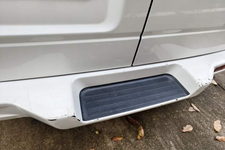 Used SAIC MAXUS Xintu V80 2018 2.5T 6-speed manual Aoyuntong short-wheelbase ultra-low roof 5- or 6-seat model Exterior 6