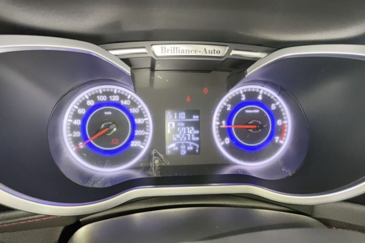 Used Brilliance V3 2016 1.5T Automatic Elite Model Odometer Close Up