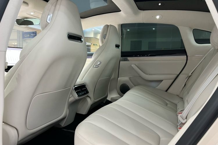 Used Hima Luxeed S7 2025 855 km Max
