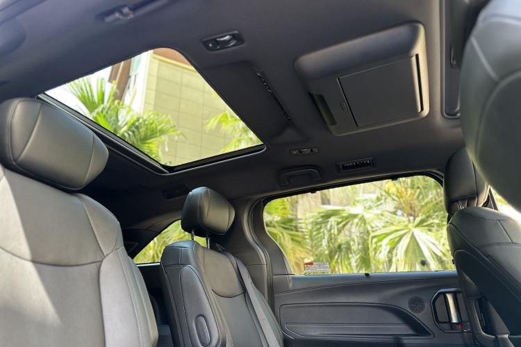 Used Toyota Sienna 2023 2.5L Hybrid Platinum Edition