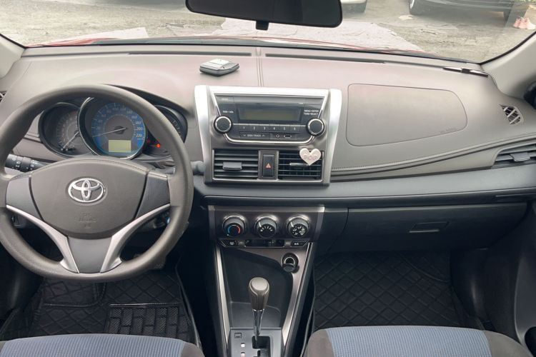 Used Toyota YARiS L Zhi Xuan 2015 1.5E Automatic Charm Edition Center Console