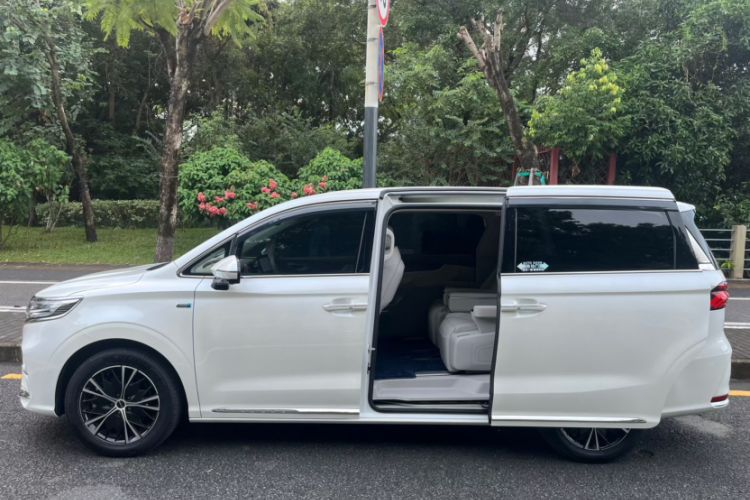 Used Roewe iMAX8 2021 400TGI Supreme Series Prestige Edition
