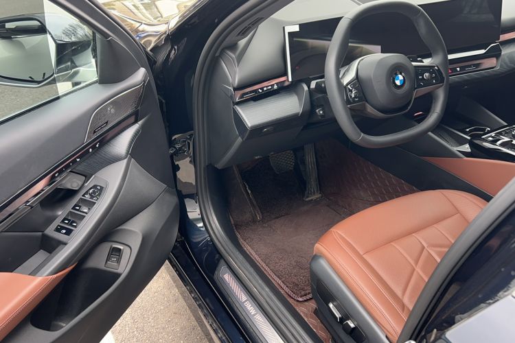 Used BMW 5 Series 2024 530Li Leading Luxury Package Interior 1