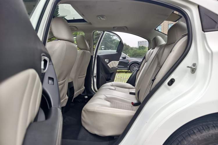 Used GAC Trumpchi GA3S Vision 2014 1.6L Manual Luxury ESP Version