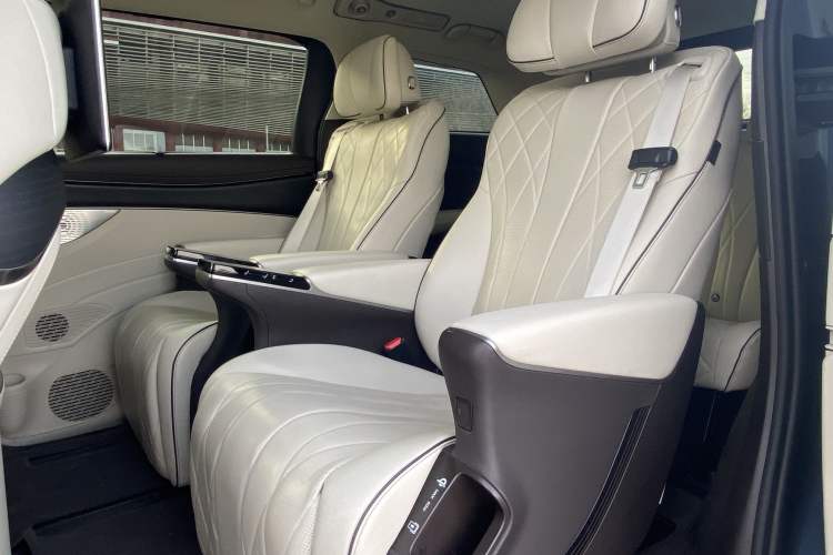 Used Denza D9 2024 DM-i 980 Four-Wheel Drive Flagship Model