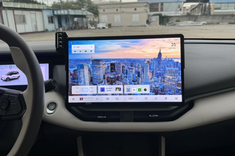 Used Lynk & Co 06 EM-P 2023 EM-P 126 Long-Range Halo Audio And AC Panel