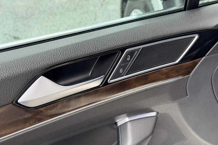 Used Volkswagen Magotan 2019 330TSI DSG Luxury Version China VI Standard Interior 5