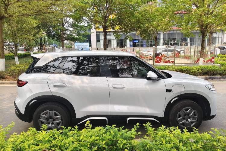 Used BYD Yuan UP 2025 Intelligent Driving Version 401 KM Dynamic Edition Exterior 3